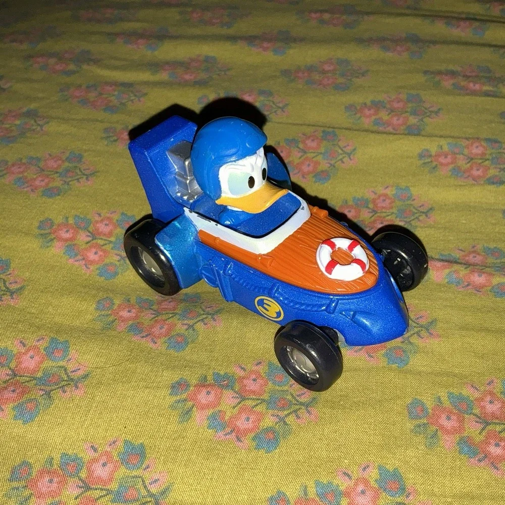 Disney Mickey & the Roadster Racers Cars Donald's Cabin Cruiser Donald Car